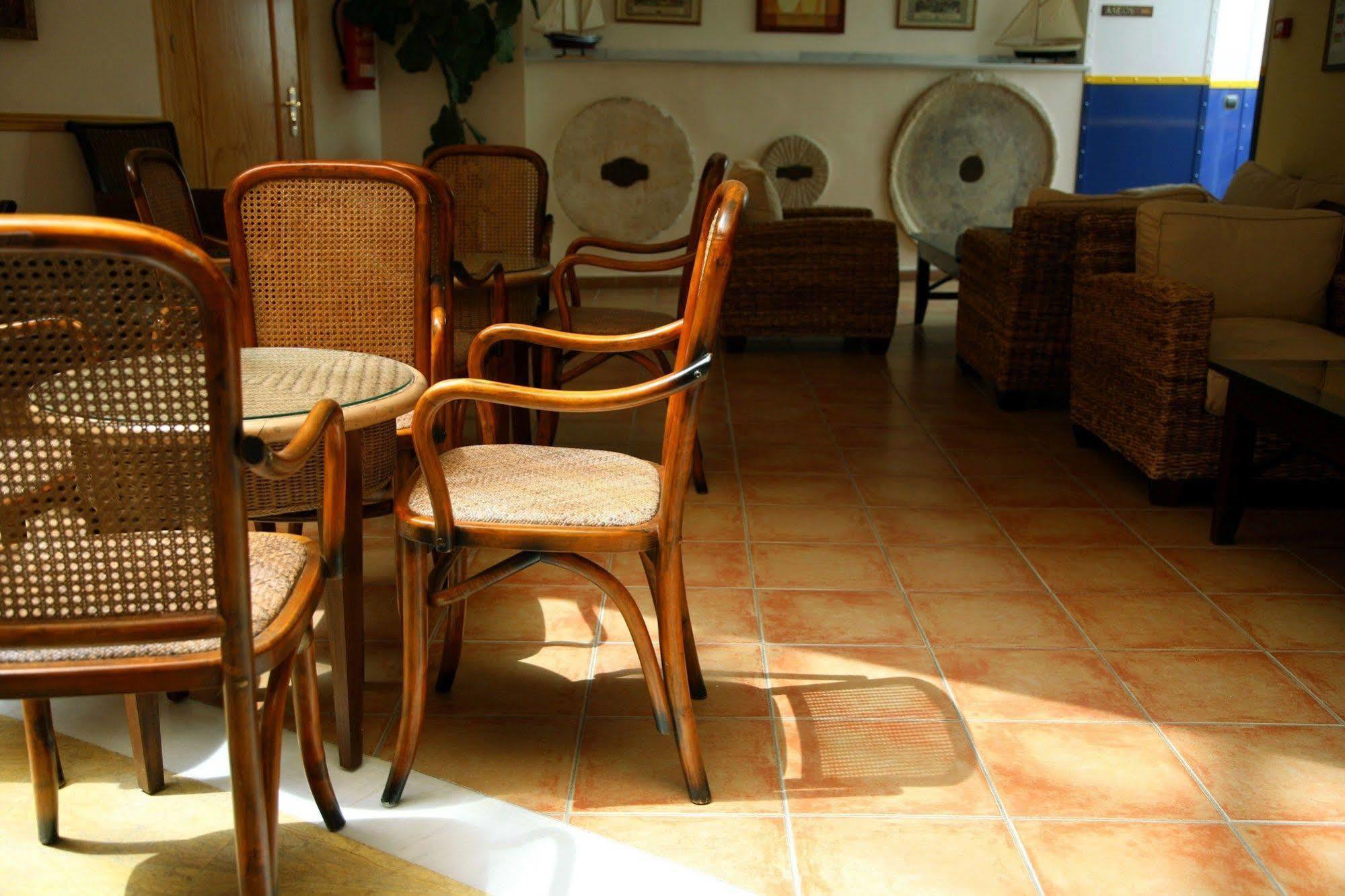 Ele Santabarbara Hotell Castilleja de la Cuesta Exteriör bild