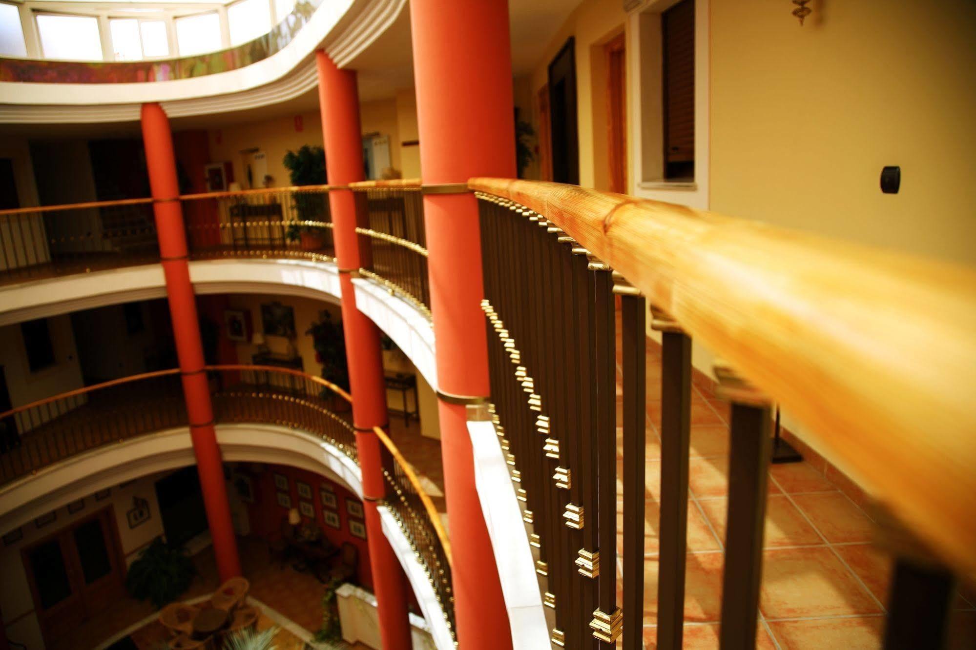 Ele Santabarbara Hotell Castilleja de la Cuesta Exteriör bild