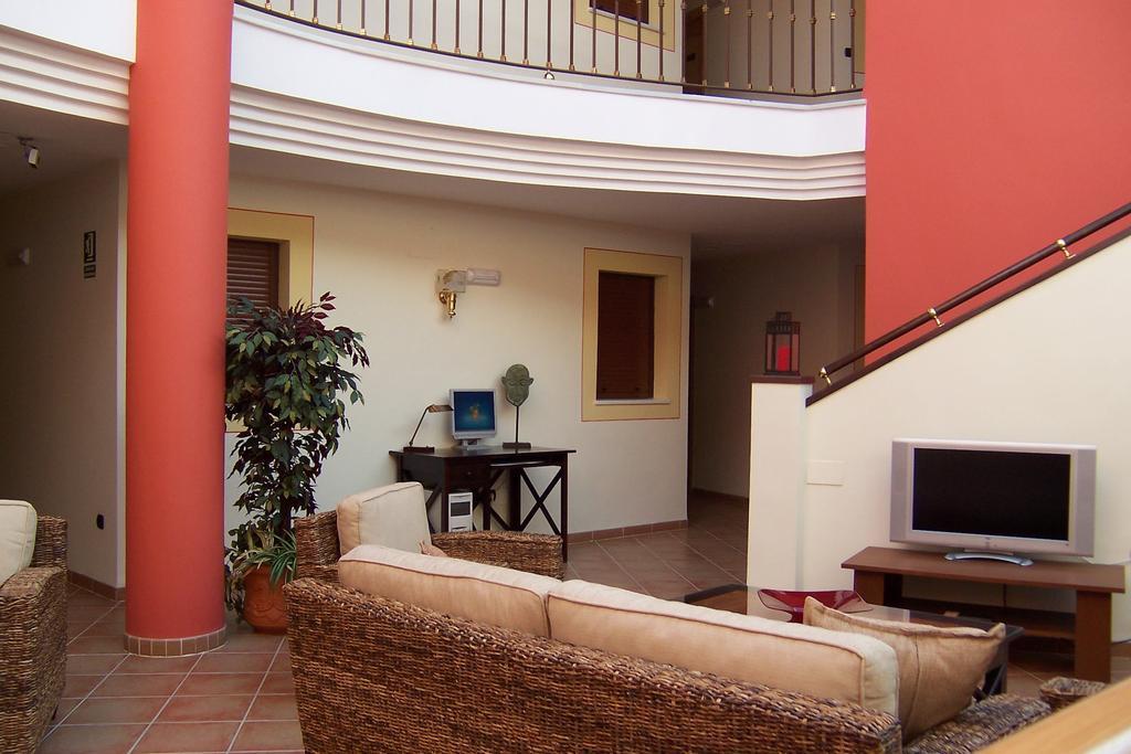 Ele Santabarbara Hotell Castilleja de la Cuesta Exteriör bild
