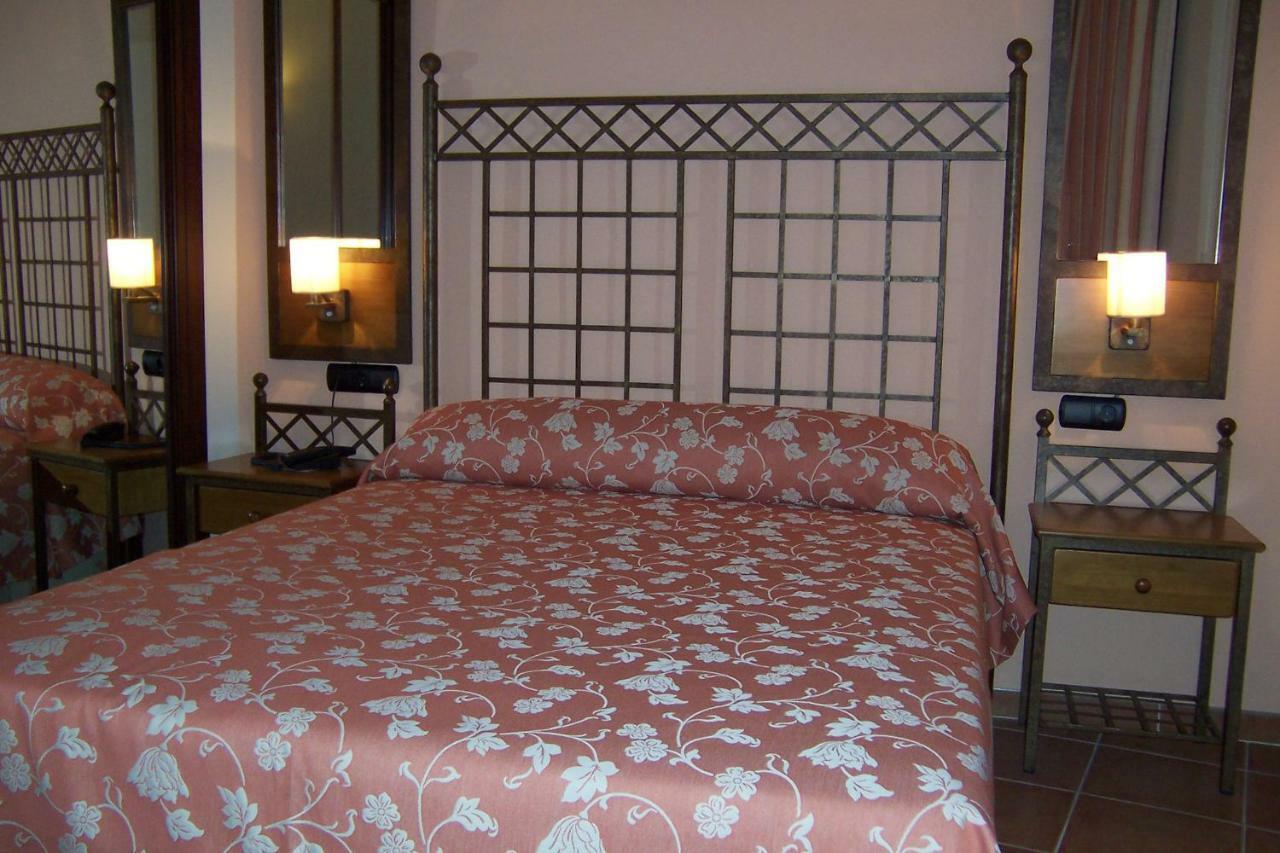Ele Santabarbara Hotell Castilleja de la Cuesta Exteriör bild